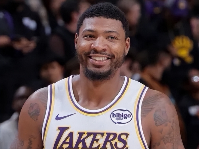 星空体育app官方网站-斯玛特和海斯打成最大赢家！雷迪克发布会公开称赞，统治内外线！|湖人|马库斯-斯玛特|新奥尔良鹈鹕队|贾克森·海斯|JJ-雷迪克_新浪体育_新浪新闻